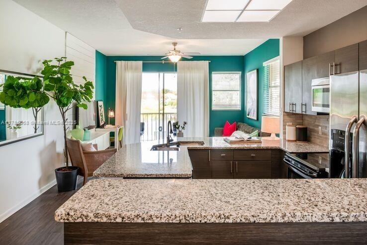 出租: $2,728 (2 贝兹, 2 浴室, 1198 平方英尺)