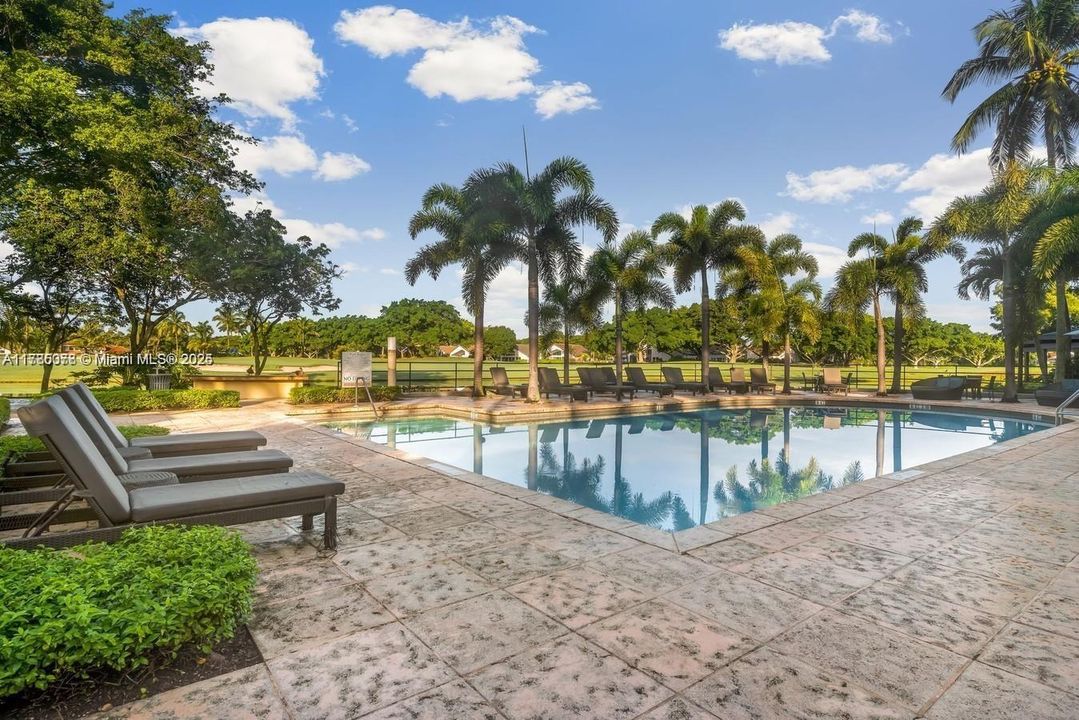 出租: $3,697 (3 贝兹, 3 浴室, 1448 平方英尺)