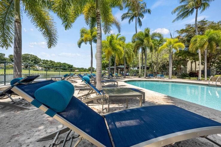 出租: $3,697 (3 贝兹, 3 浴室, 1448 平方英尺)