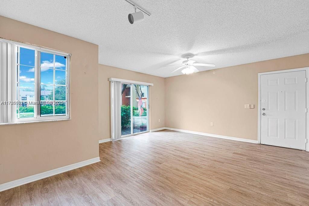 最近租的: $1,700 (1 贝兹, 1 浴室, 746 平方英尺)