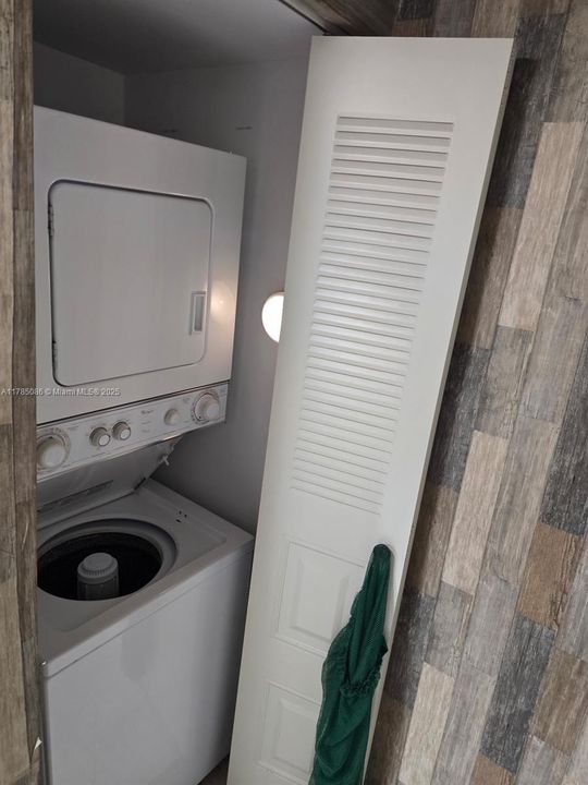 Active With Contract: $150,000 (1 beds, 1 baths, 1065 Square Feet)