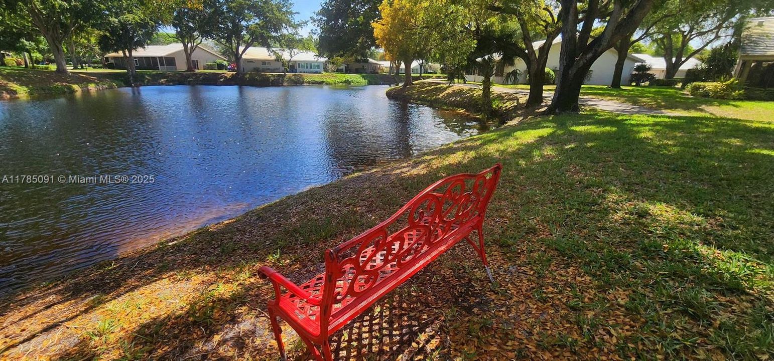 Под контрактом: $499,000 (3 спален, 2 ванн, 1658 Квадратных фут)