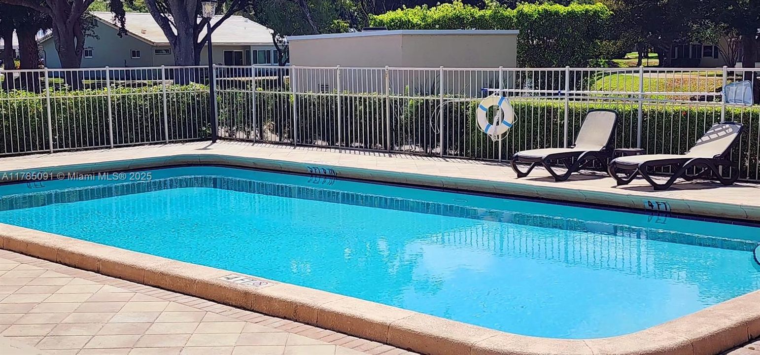 Под контрактом: $499,000 (3 спален, 2 ванн, 1658 Квадратных фут)