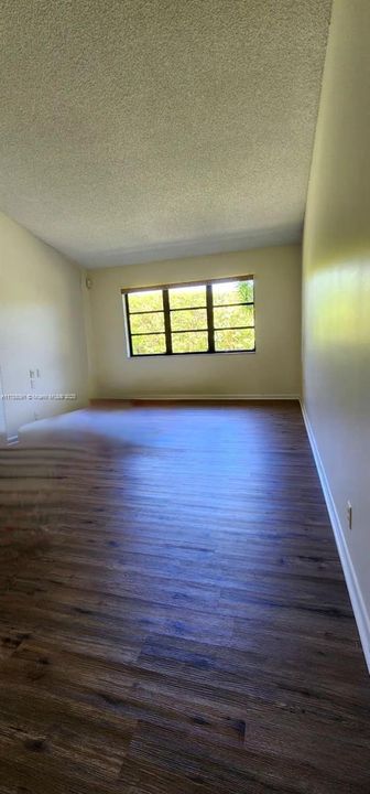 Под контрактом: $499,000 (3 спален, 2 ванн, 1658 Квадратных фут)