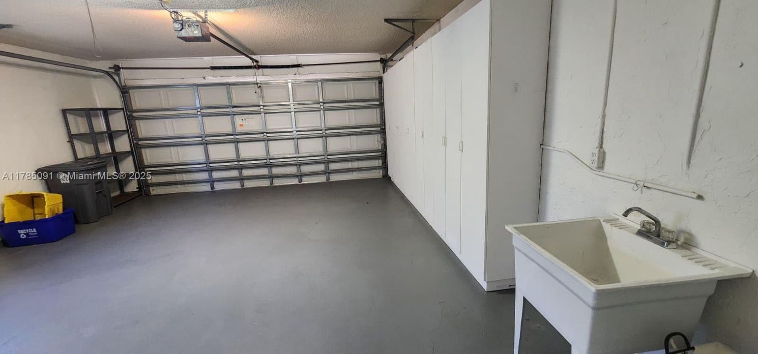 Под контрактом: $499,000 (3 спален, 2 ванн, 1658 Квадратных фут)