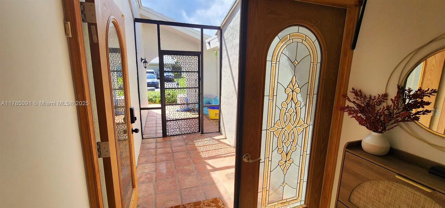 Под контрактом: $499,000 (3 спален, 2 ванн, 1658 Квадратных фут)