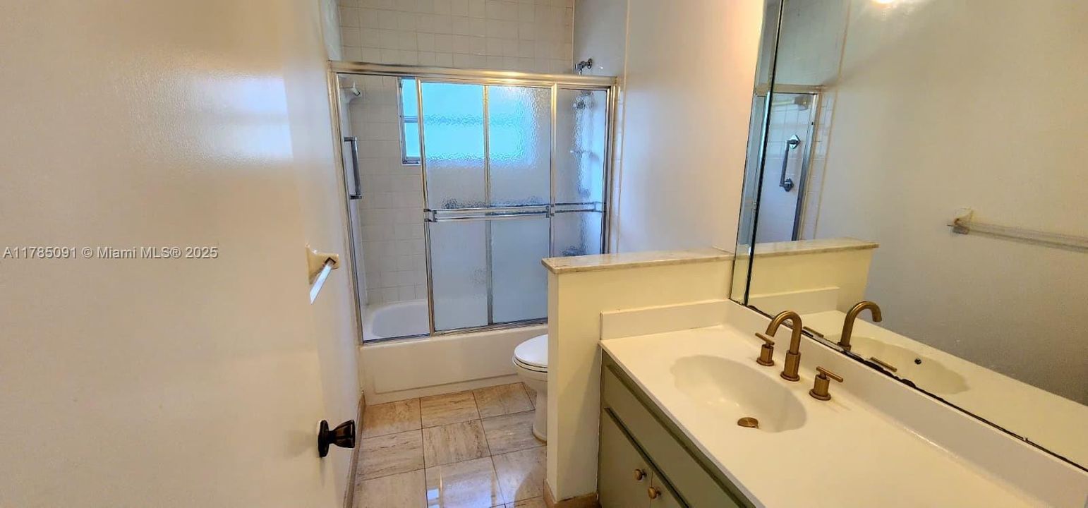 Под контрактом: $499,000 (3 спален, 2 ванн, 1658 Квадратных фут)