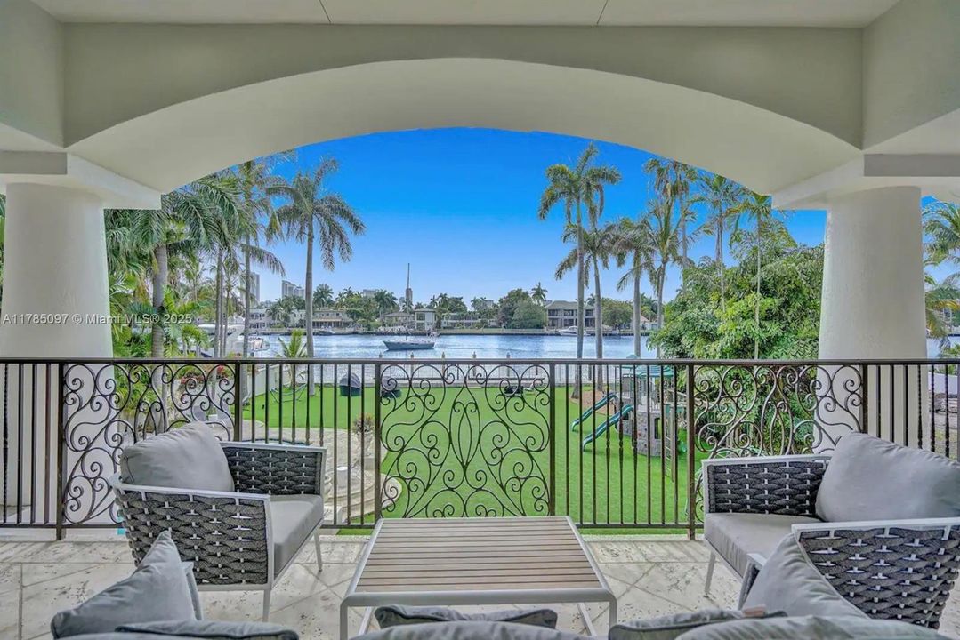 For Sale: $8,995,000 (8 beds, 6 baths, 6718 Square Feet)