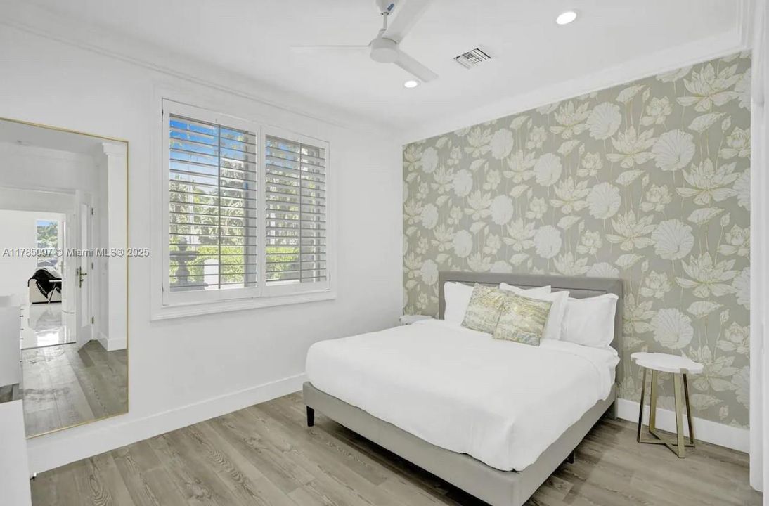 For Sale: $8,995,000 (8 beds, 6 baths, 6718 Square Feet)