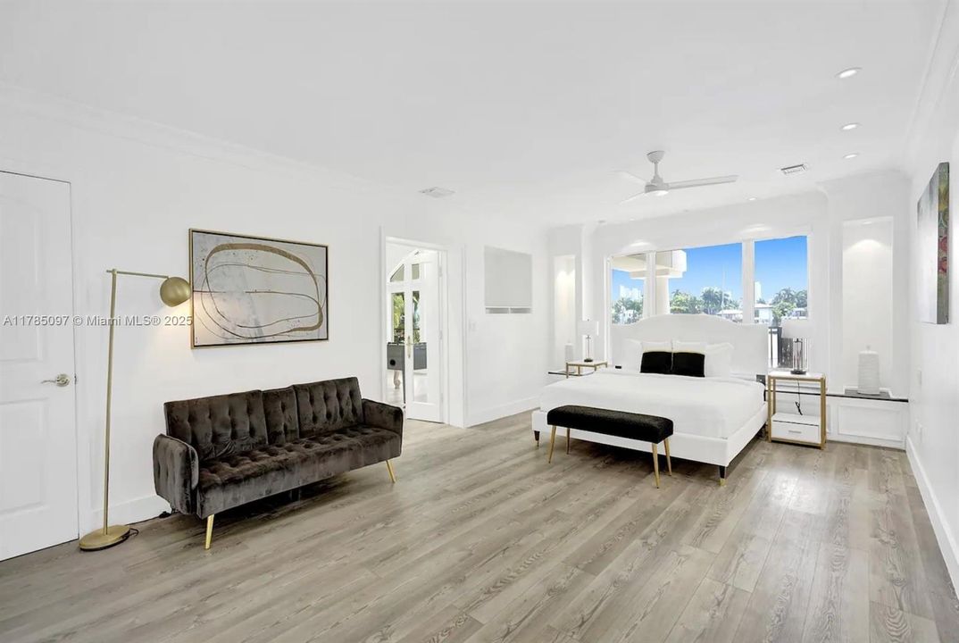For Sale: $8,995,000 (8 beds, 6 baths, 6718 Square Feet)