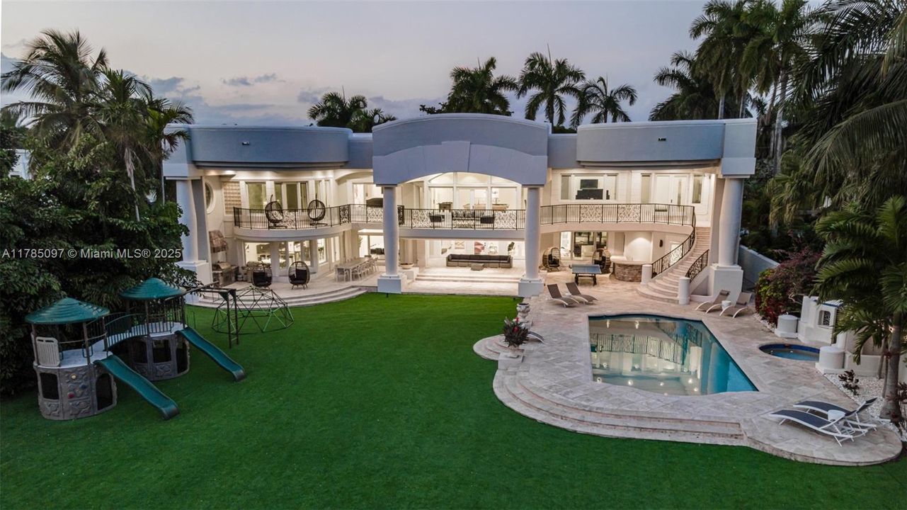 For Sale: $8,995,000 (8 beds, 6 baths, 6718 Square Feet)