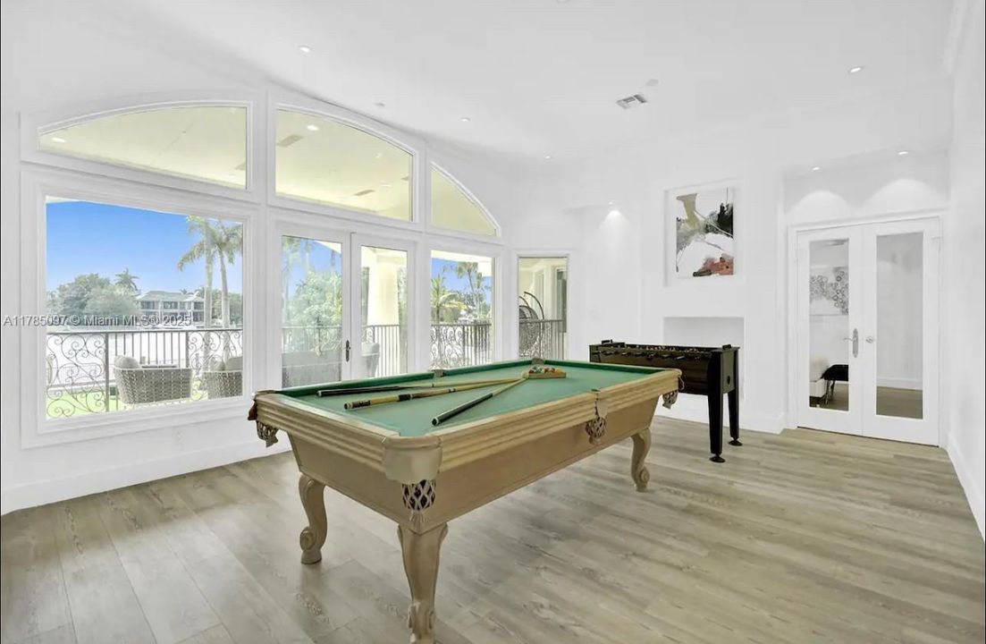 For Sale: $8,995,000 (8 beds, 6 baths, 6718 Square Feet)