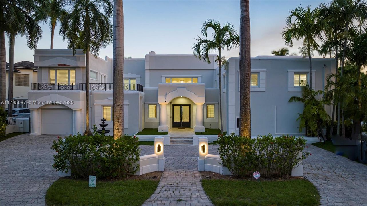 For Sale: $8,995,000 (8 beds, 6 baths, 6718 Square Feet)
