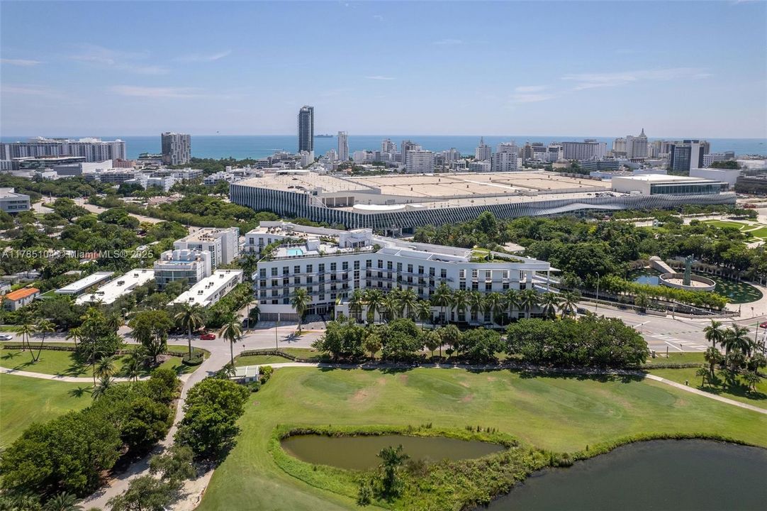 For Sale: $635,000 (1 beds, 1 baths, 915 Square Feet)