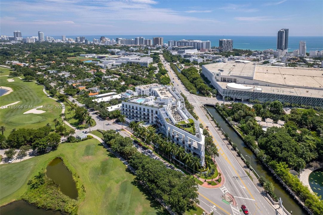 For Sale: $635,000 (1 beds, 1 baths, 915 Square Feet)