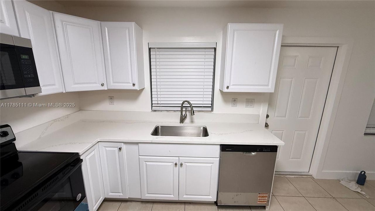 Recientemente alquilado: $2,000 (2 camas, 2 baños, 860 Pies cuadrados)