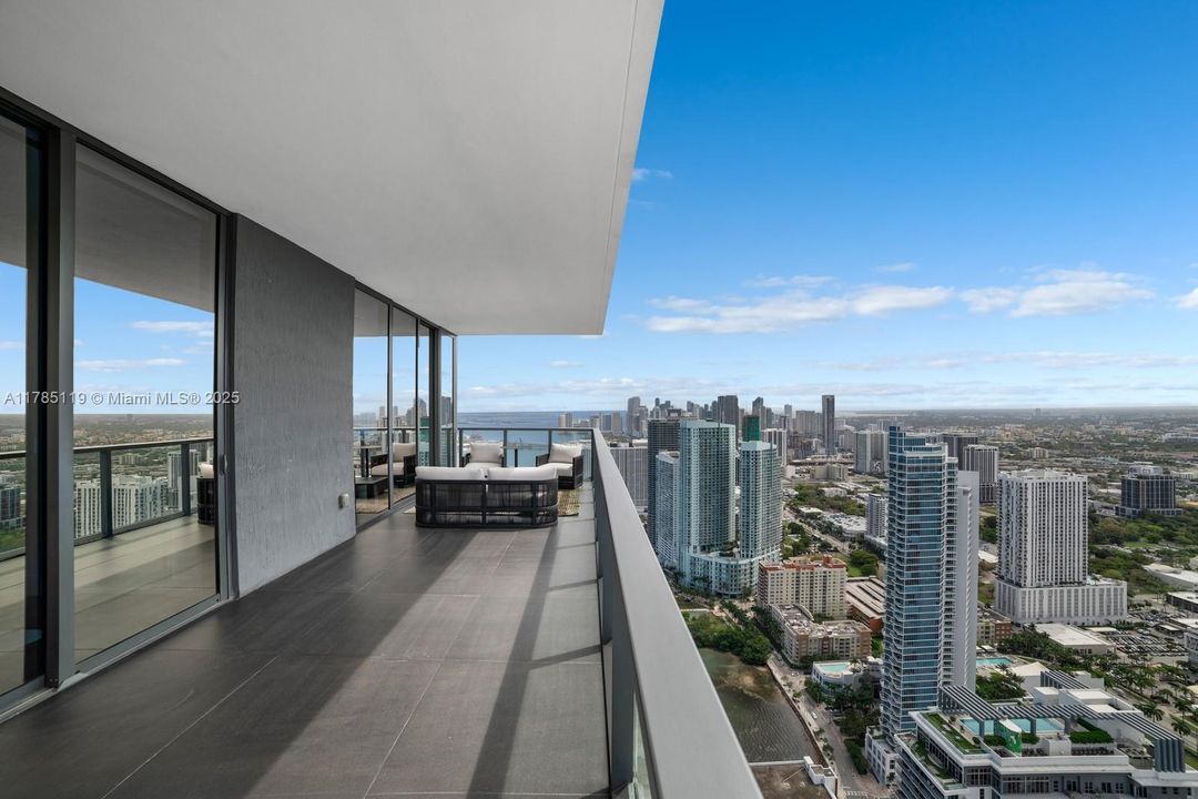 En Venta: $6,200,000 (4 camas, 4 baños, 3887 Pies cuadrados)