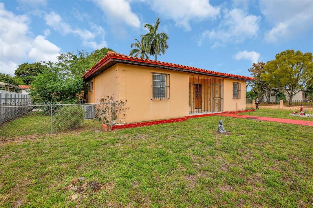 Vendido Recientemente: $625,000 (5 camas, 3 baños, 1914 Pies cuadrados)
