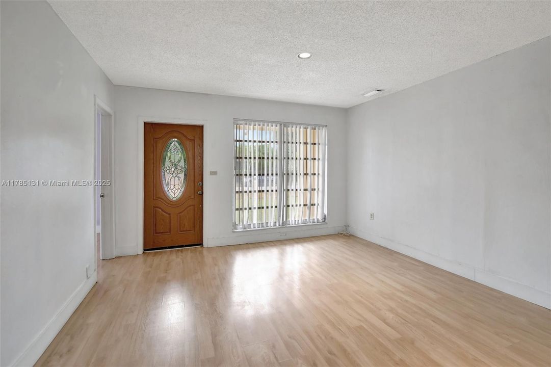 Vendido Recientemente: $625,000 (5 camas, 3 baños, 1914 Pies cuadrados)