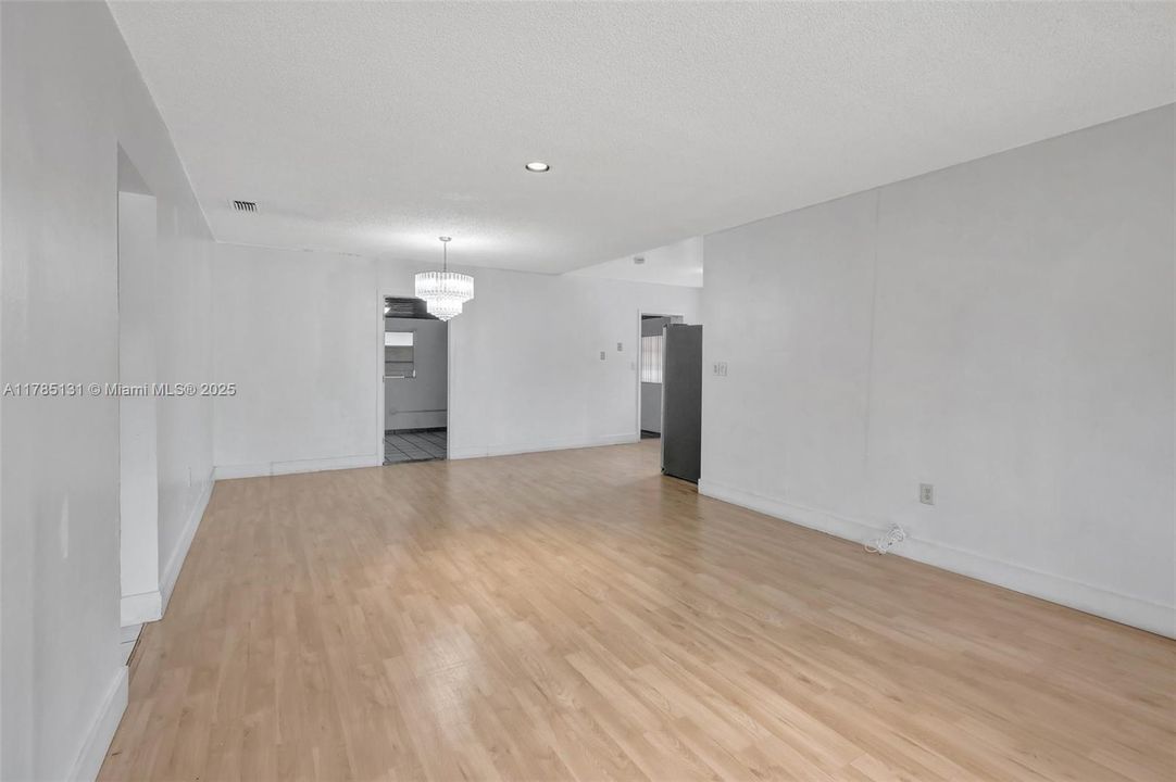 Vendido Recientemente: $625,000 (5 camas, 3 baños, 1914 Pies cuadrados)