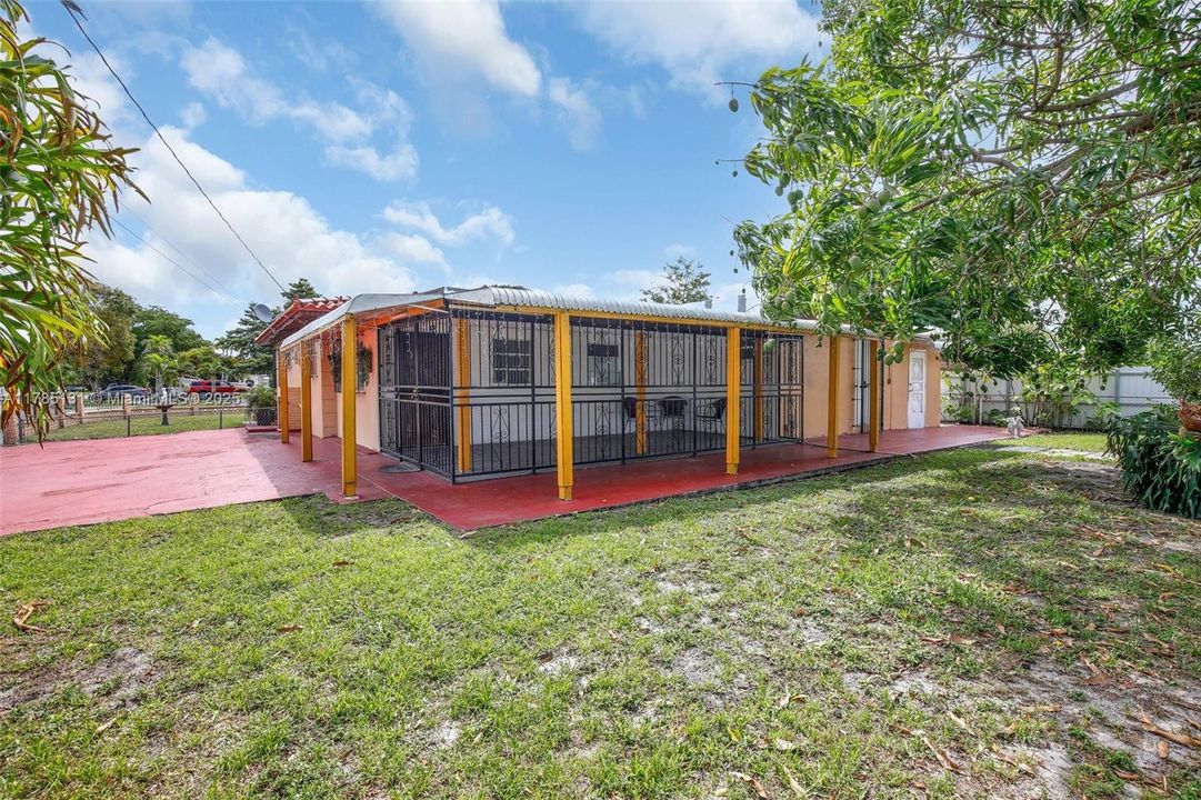 Vendido Recientemente: $625,000 (5 camas, 3 baños, 1914 Pies cuadrados)
