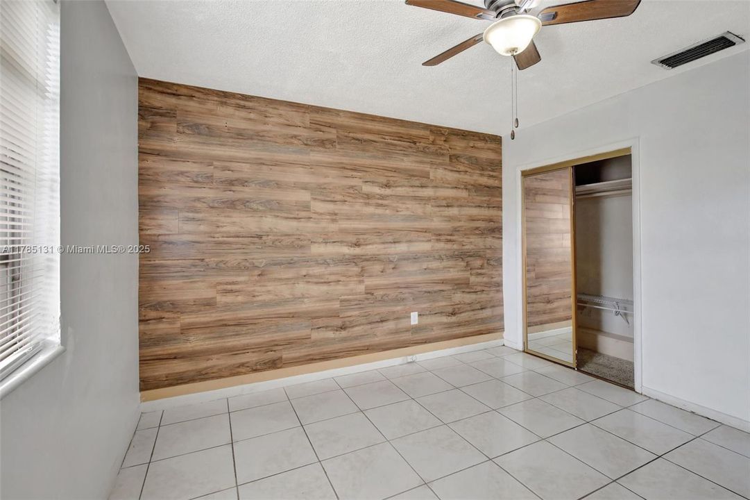 Vendido Recientemente: $625,000 (5 camas, 3 baños, 1914 Pies cuadrados)