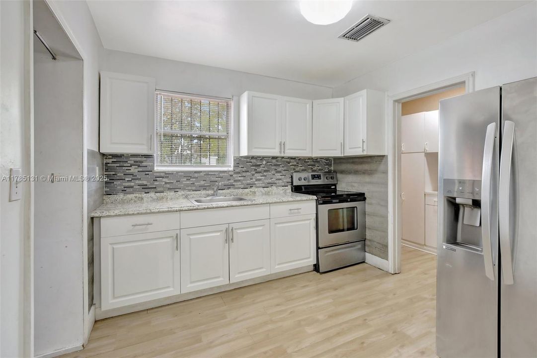 Vendido Recientemente: $625,000 (5 camas, 3 baños, 1914 Pies cuadrados)