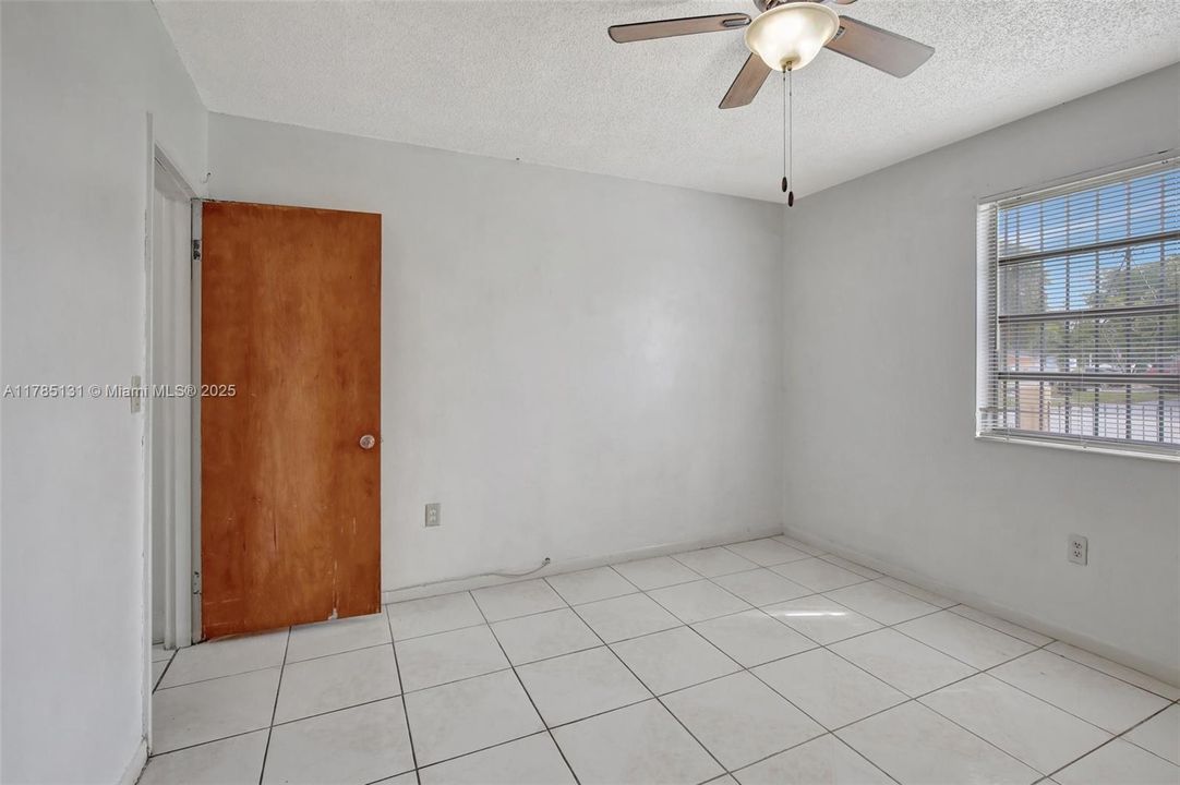 Vendido Recientemente: $625,000 (5 camas, 3 baños, 1914 Pies cuadrados)