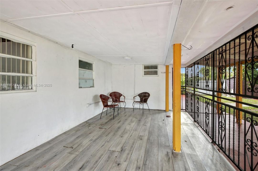 Vendido Recientemente: $625,000 (5 camas, 3 baños, 1914 Pies cuadrados)