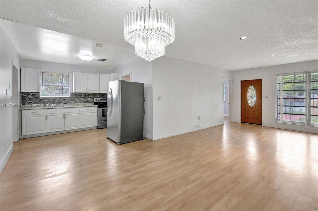 Vendido Recientemente: $625,000 (5 camas, 3 baños, 1914 Pies cuadrados)