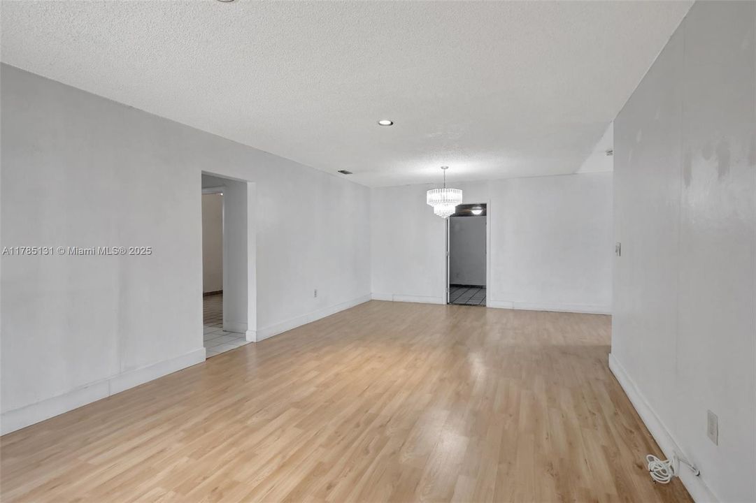 Vendido Recientemente: $625,000 (5 camas, 3 baños, 1914 Pies cuadrados)