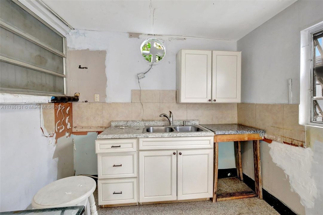 Vendido Recientemente: $625,000 (5 camas, 3 baños, 1914 Pies cuadrados)