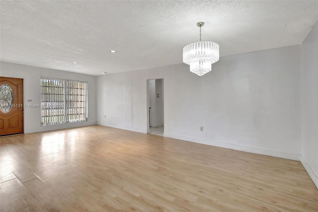 Vendido Recientemente: $625,000 (5 camas, 3 baños, 1914 Pies cuadrados)