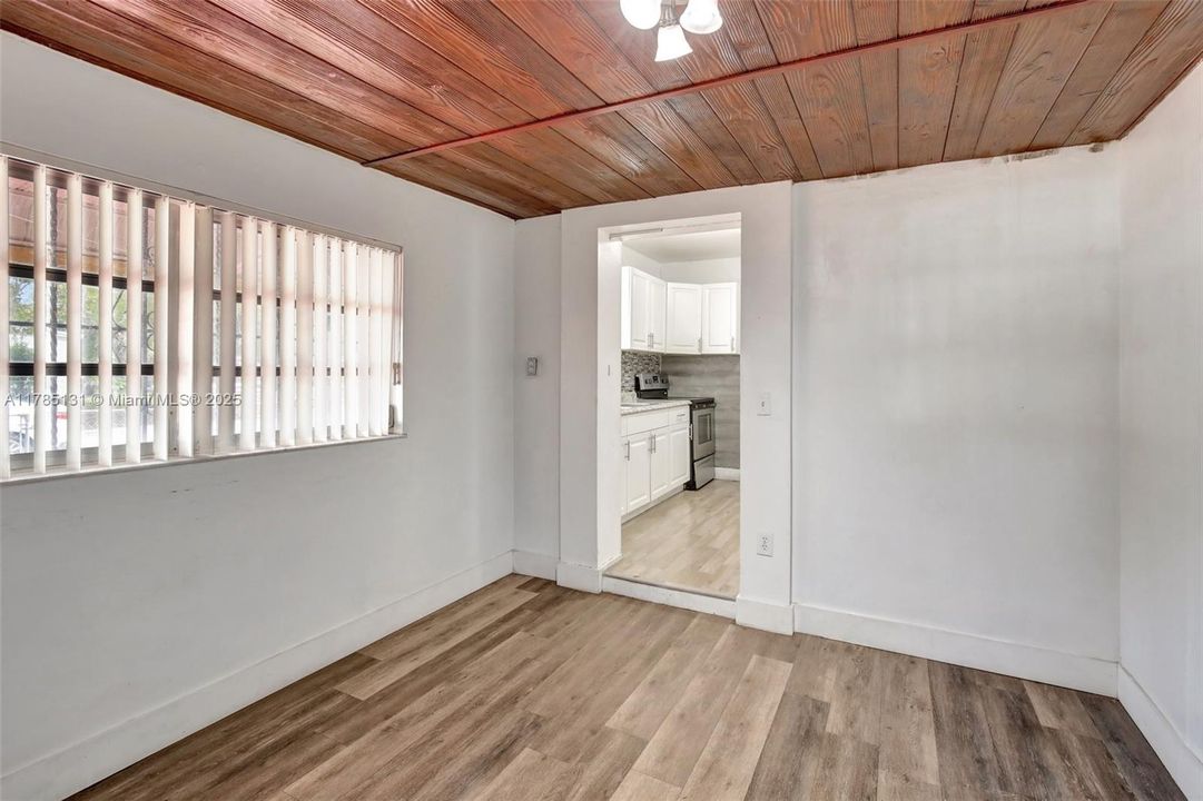 Vendido Recientemente: $625,000 (5 camas, 3 baños, 1914 Pies cuadrados)