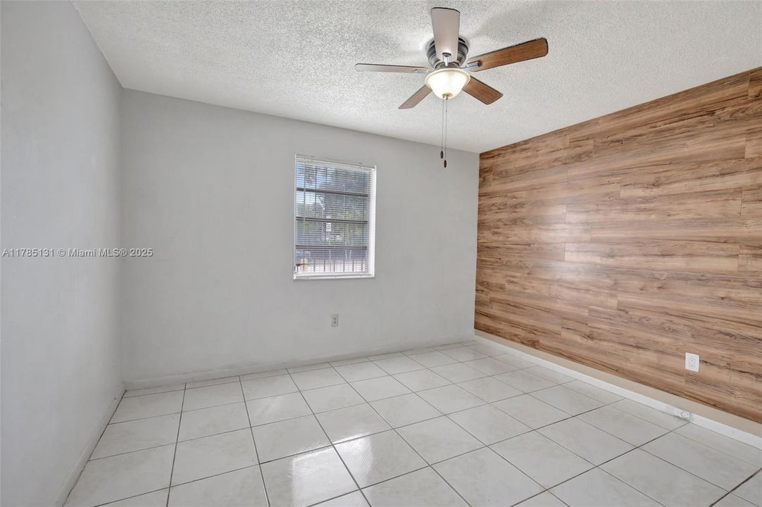 Vendido Recientemente: $625,000 (5 camas, 3 baños, 1914 Pies cuadrados)