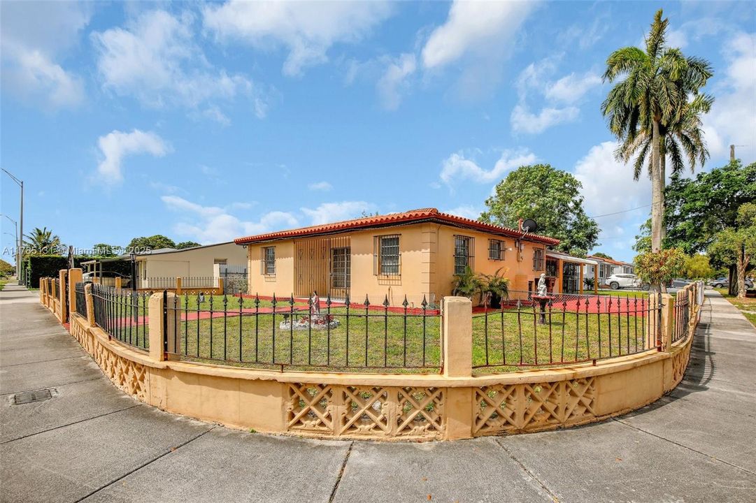 Vendido Recientemente: $625,000 (5 camas, 3 baños, 1914 Pies cuadrados)