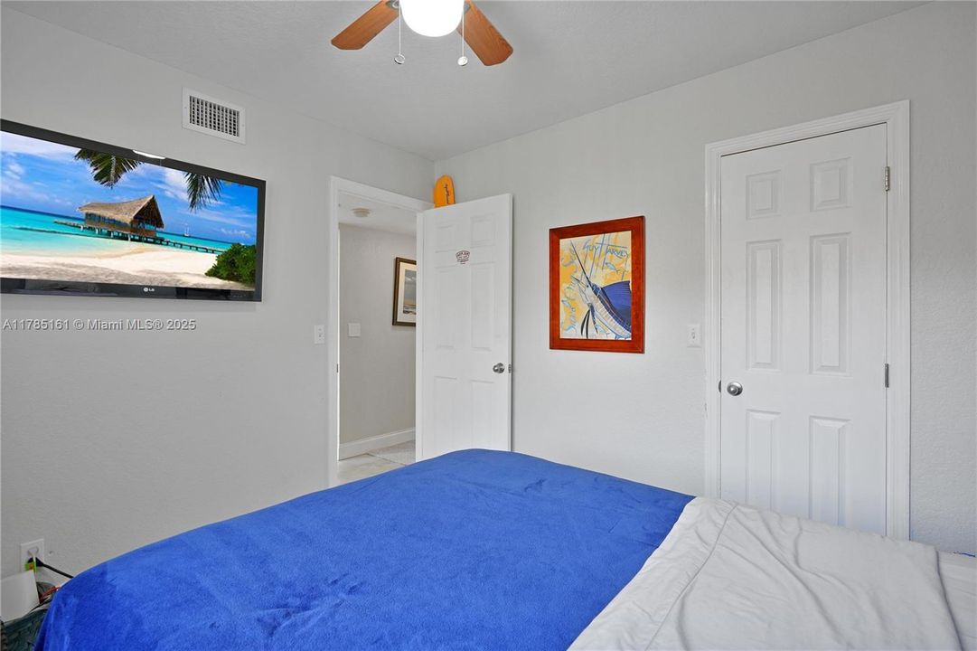 Недавно продано: $398,000 (2 спален, 2 ванн, 1230 Квадратных фут)