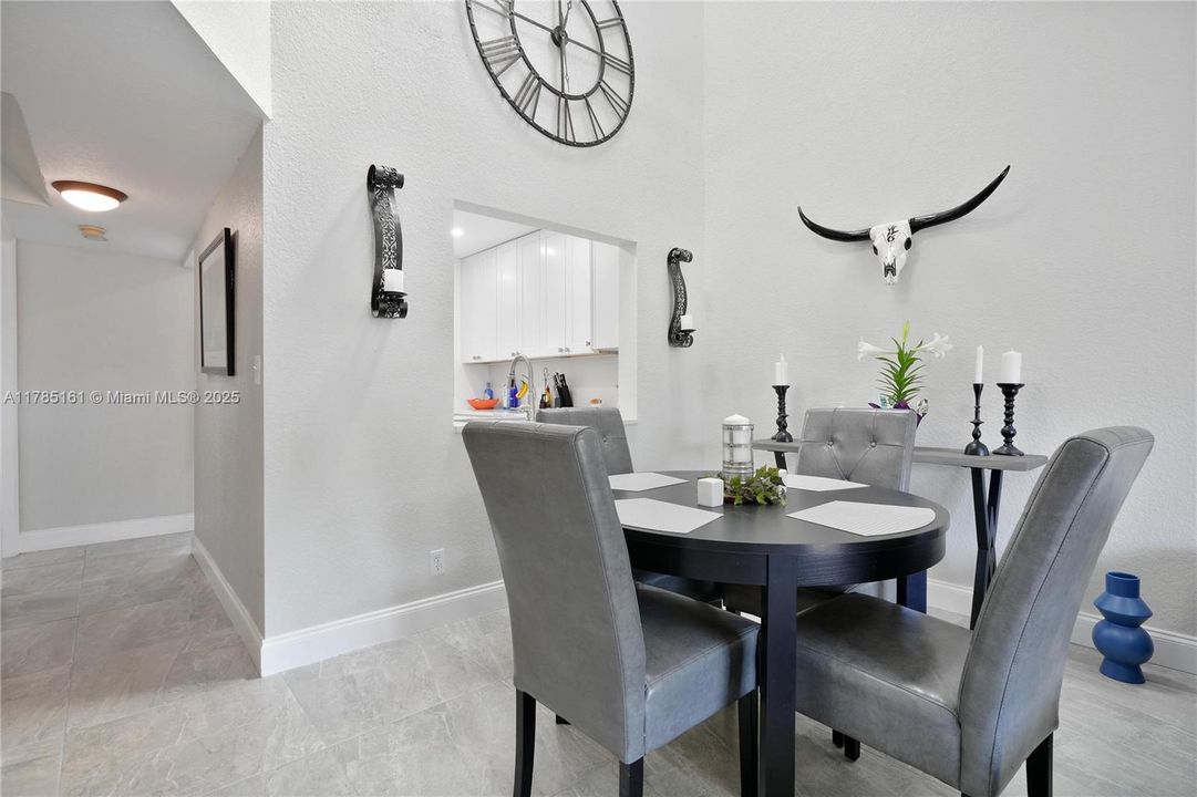 Недавно продано: $398,000 (2 спален, 2 ванн, 1230 Квадратных фут)