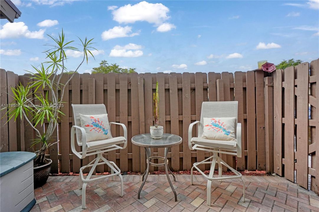 Недавно продано: $398,000 (2 спален, 2 ванн, 1230 Квадратных фут)