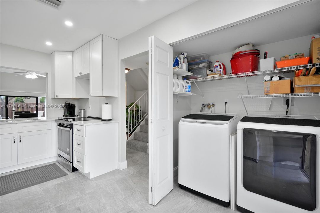 Недавно продано: $398,000 (2 спален, 2 ванн, 1230 Квадратных фут)