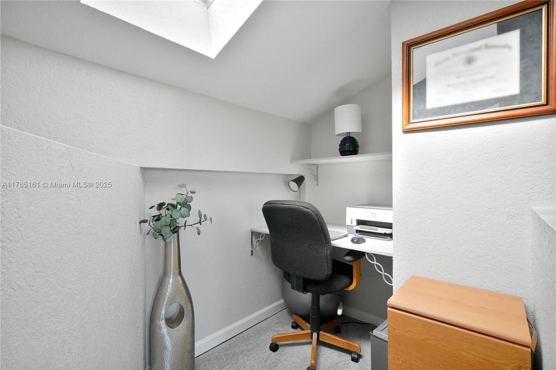 Недавно продано: $398,000 (2 спален, 2 ванн, 1230 Квадратных фут)