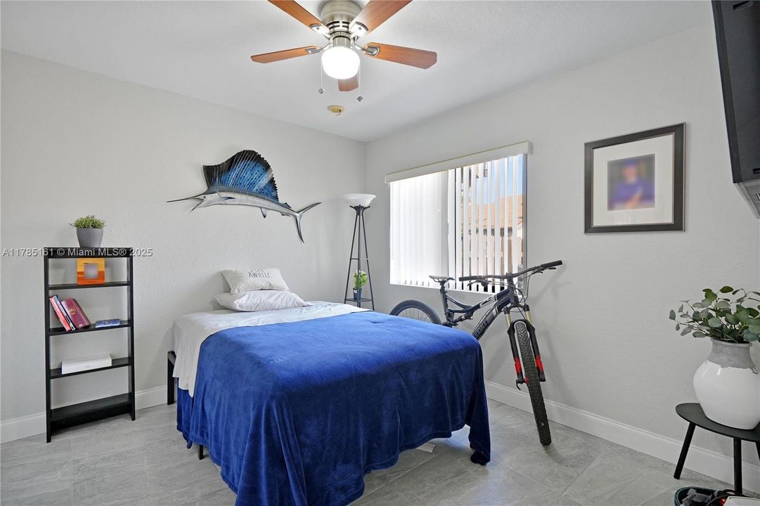 Недавно продано: $398,000 (2 спален, 2 ванн, 1230 Квадратных фут)