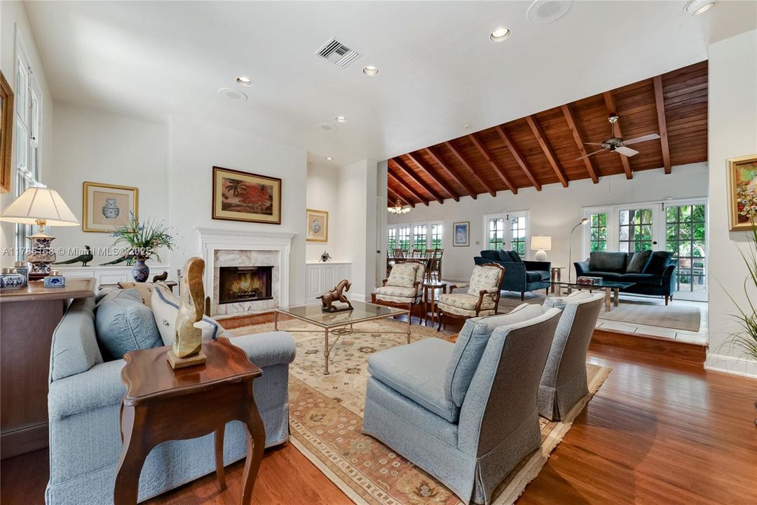 Recently Sold: $2,095,000 (3 beds, 3 baths, 2314 Square Feet)