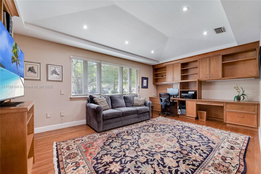 Recently Sold: $2,095,000 (3 beds, 3 baths, 2314 Square Feet)