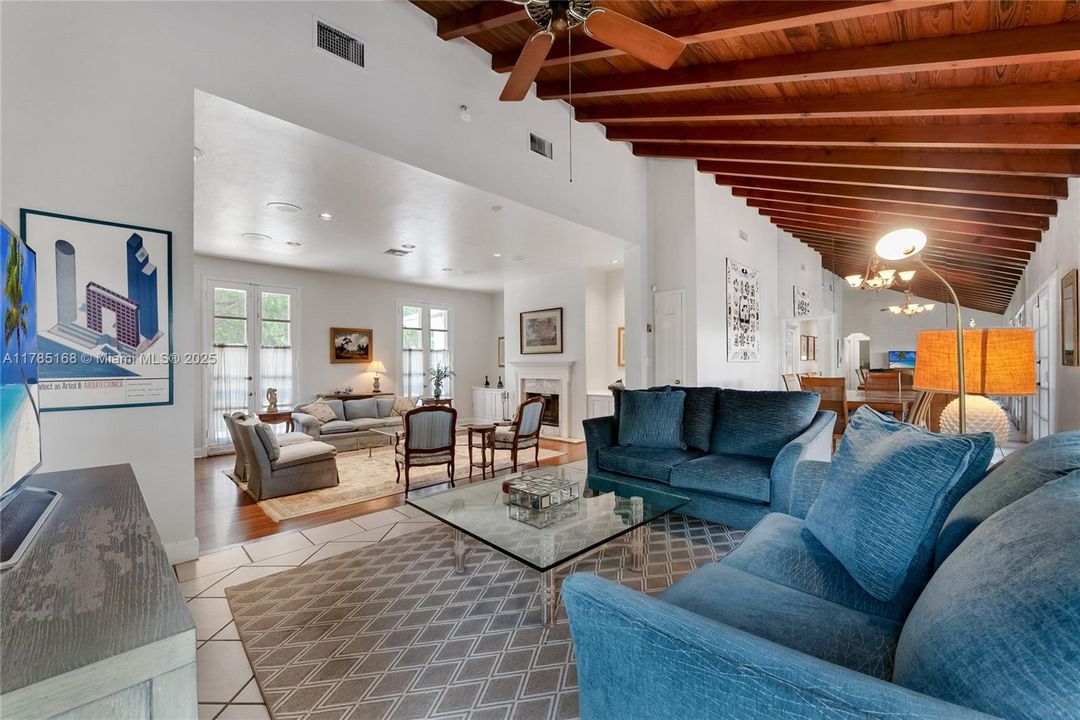 Recently Sold: $2,095,000 (3 beds, 3 baths, 2314 Square Feet)