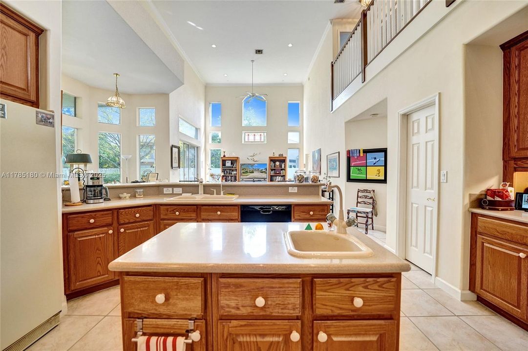 最近售出: $995,000 (5 贝兹, 5 浴室, 3561 平方英尺)