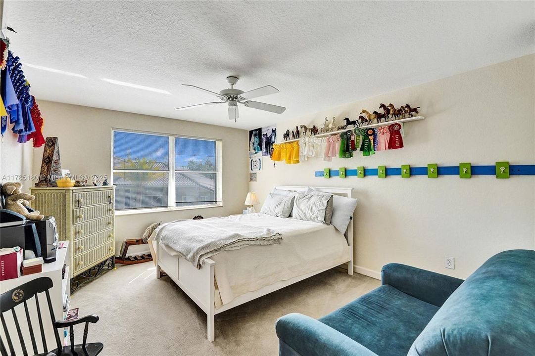 最近售出: $995,000 (5 贝兹, 5 浴室, 3561 平方英尺)