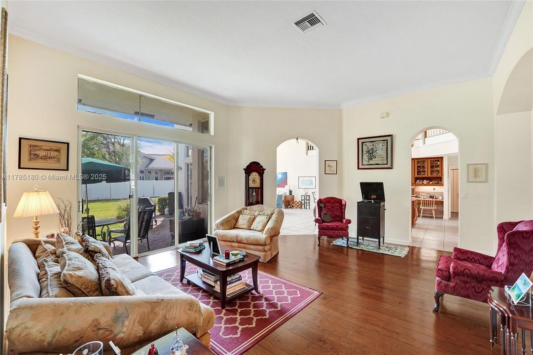 最近售出: $995,000 (5 贝兹, 5 浴室, 3561 平方英尺)