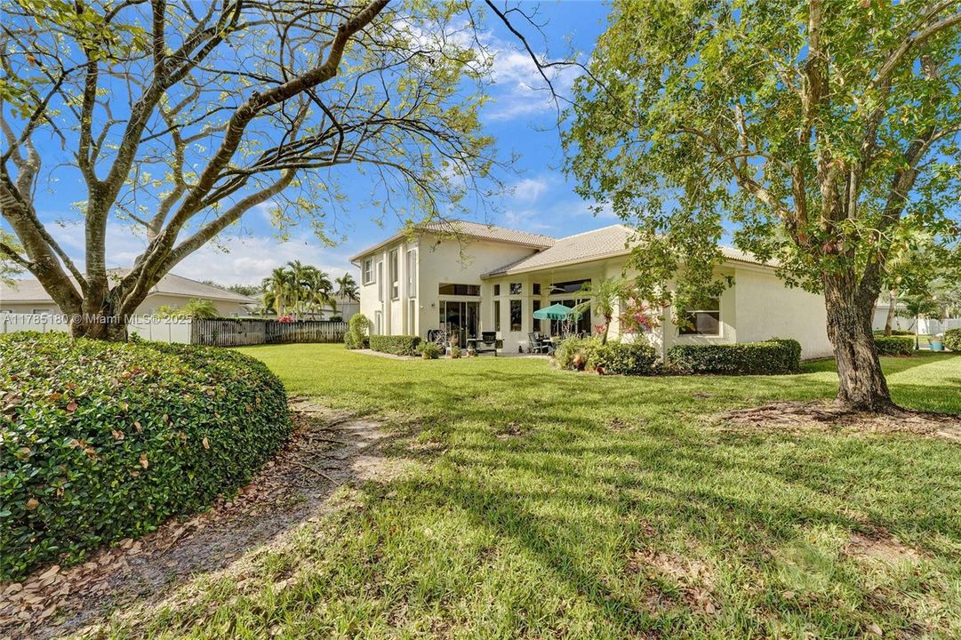 最近售出: $995,000 (5 贝兹, 5 浴室, 3561 平方英尺)