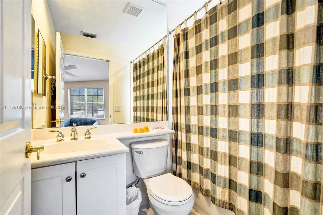 最近售出: $995,000 (5 贝兹, 5 浴室, 3561 平方英尺)